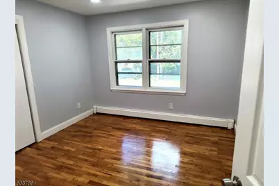 85 Grove St, South Hackensack Township, NJ 07606 - Photo 8