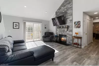 68 Mountainside Dr, Pompton Lakes, NJ 07442 - Photo 4