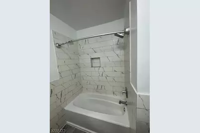 388 Leslie St, Newark, NJ 07112 - Photo 16