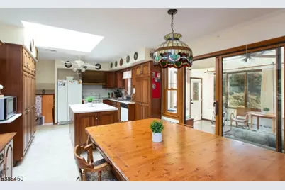 9 Renda Pl, Green Brook Township, NJ 08812 - Photo 8