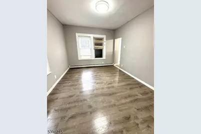 1041 Hunterdon St, Newark, NJ 07112 - Photo 8