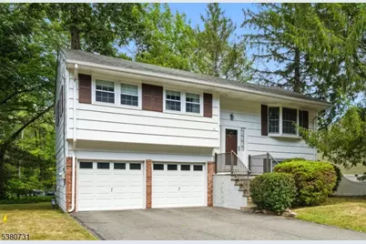 15 Deer Path Dr, Mount Olive, NJ 07836 - Photo 1