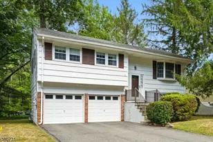 15 Deer Path Dr, Mount Olive, NJ 07836 - Photo 1