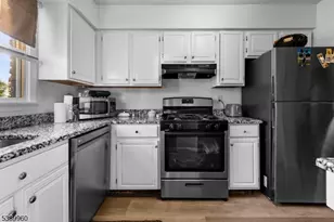 11 Kyle St, Manville, NJ 08835 - Photo 4