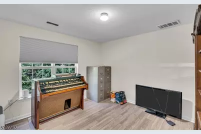 204 Merry Ln, Hillsborough Township, NJ 08844 - Photo 6