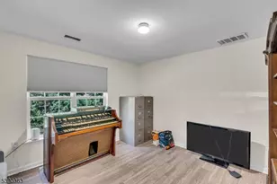 204 Merry Ln, Hillsborough Township, NJ 08844 - Photo 6