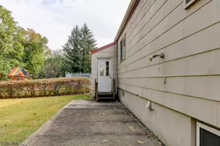 798 Pinewood Rd, Union Township, NJ 07083 - Photo 16