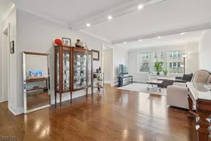 5 Roosevelt Pl, Montclair, NJ 07042 - Photo 1