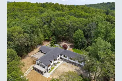 136-2 Mount Harmony Rd, Bernardsville, NJ 07924 - Photo 2