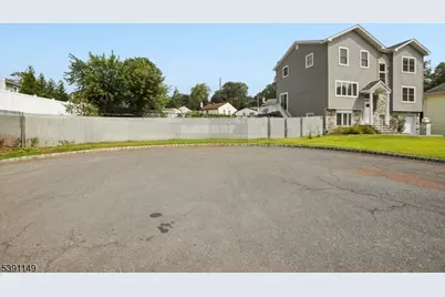 18 Boyd Ter, Kenilworth, NJ 07033 - Photo 2