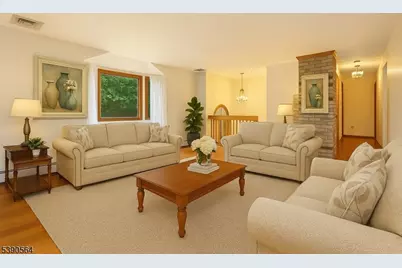 8 Cambridge Rd, Totowa, NJ 07512 - Photo 6