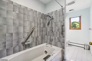 8 Cambridge Rd, Totowa, NJ 07512 - Photo 16