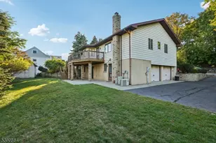 8 Cambridge Rd, Totowa, NJ 07512 - Photo 32