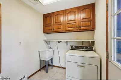 8 Cambridge Rd, Totowa, NJ 07512 - Photo 12