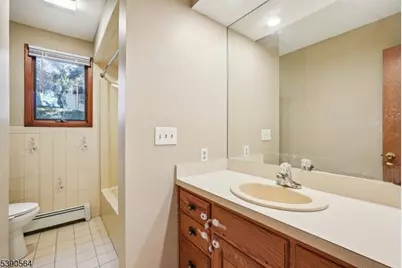8 Cambridge Rd, Totowa, NJ 07512 - Photo 26