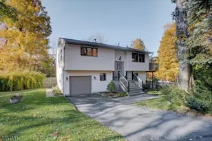 17 Amisa Ct, Vernon, NJ 07422 - Photo 1