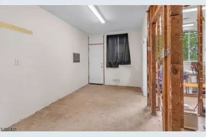 86 88Chancellor Ave, Newark, NJ 07112 - Photo 6