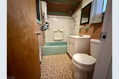 530 Valley Brook Ave, Lyndhurst Township, NJ 07071 - Photo 6