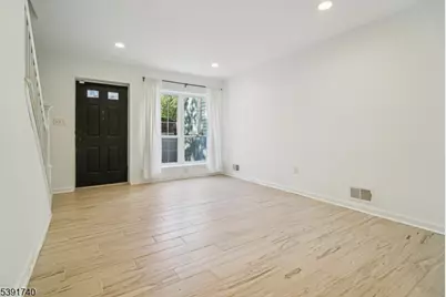 5 Rider Ct, Newark, NJ 07103 - Photo 6