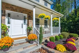 10 Salmon Ct, Mount Olive, NJ 07828 - Photo 2