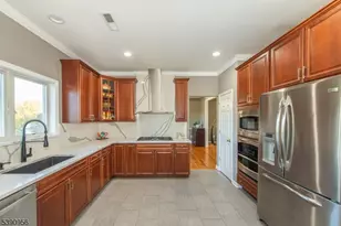 10 Salmon Ct, Mount Olive, NJ 07828 - Photo 8