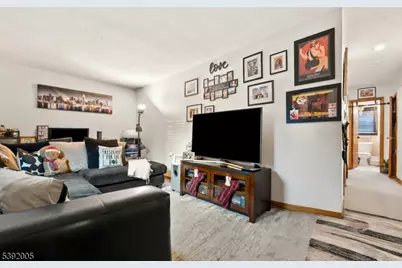 194 Saddle River Rd, Saddle Brook Township, NJ 07663 - Photo 10