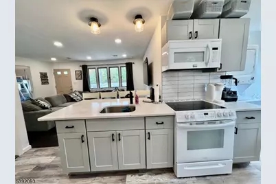 2 Hilltop Rd, Hopatcong, NJ 07821 - Photo 6