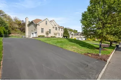 107 Hamilton Trl, Totowa, NJ 07512 - Photo 2