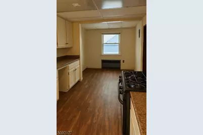 43 Ampere Pkwy, East Orange, NJ 07017 - Photo 8