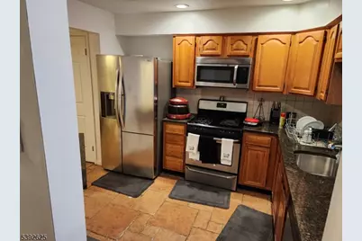 14 Amethyst Ln, Paterson, NJ 07501 - Photo 6