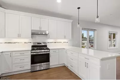 22B Arcadia Pl, Union Township, NJ 07088 - Photo 10