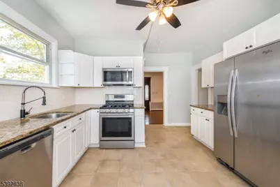 331 Diamond Bridge Ave #1, Hawthorne, NJ 07506 - Photo 4