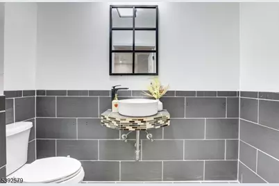 284 S 6th St, Newark, NJ 07103 - Photo 16