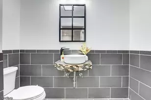 284 S 6th St, Newark, NJ 07103 - Photo 16