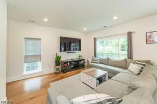 69 Veterans Wy, Morris Plains, NJ 07950 - Photo 4