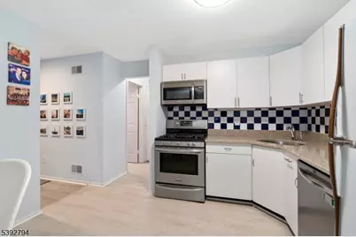 42 Larkin Cir, West Orange Township, NJ 07052 - Photo 4