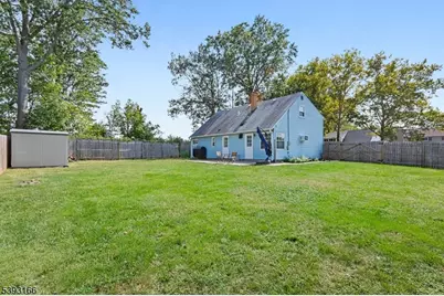 990 Rebecca Pl, Woodbridge Township, NJ 08830 - Photo 4