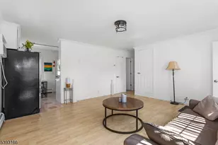 990 Rebecca Pl, Woodbridge Township, NJ 08830 - Photo 20