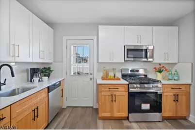 895 Port Reading Ave, Woodbridge Township, NJ 07064 - Photo 4