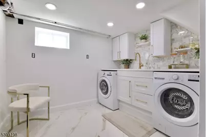 327 Roosevelt Ln, Kenilworth, NJ 07033 - Photo 12