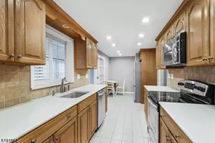 27 Hillcrest Rd, Warren Township, NJ 07059 - Photo 2