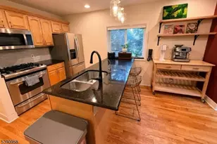 8 Carroll Pl, Weehawken, NJ 07086 - Photo 8