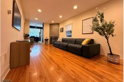 8 Carroll Pl, Weehawken, NJ 07086 - Photo 6