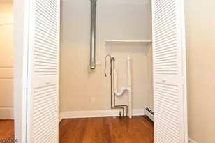 105 Parkway, Rochelle Park Township, NJ 07662 - Photo 10