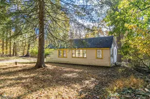 716 Sweet Hollow Rd, Alexandria Township, NJ 08804 - Photo 2