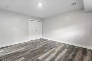 97 Newport Ave, Franklin Township, NJ 08873 - Photo 20