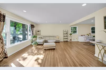 30 Shrewsbury Dr, Livingston, NJ 07039 - Photo 4