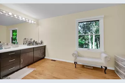 30 Shrewsbury Dr, Livingston, NJ 07039 - Photo 14