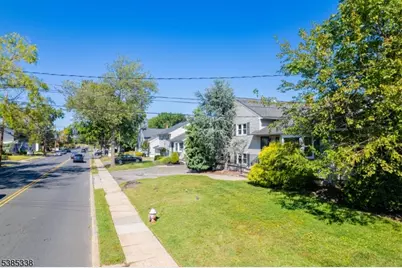 30 Brant Ave, Clark Township, NJ 07066 - Photo 4