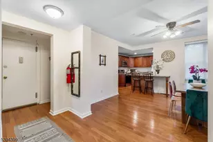 50 Glenwood Ave, Jersey City, NJ 07306 - Photo 10